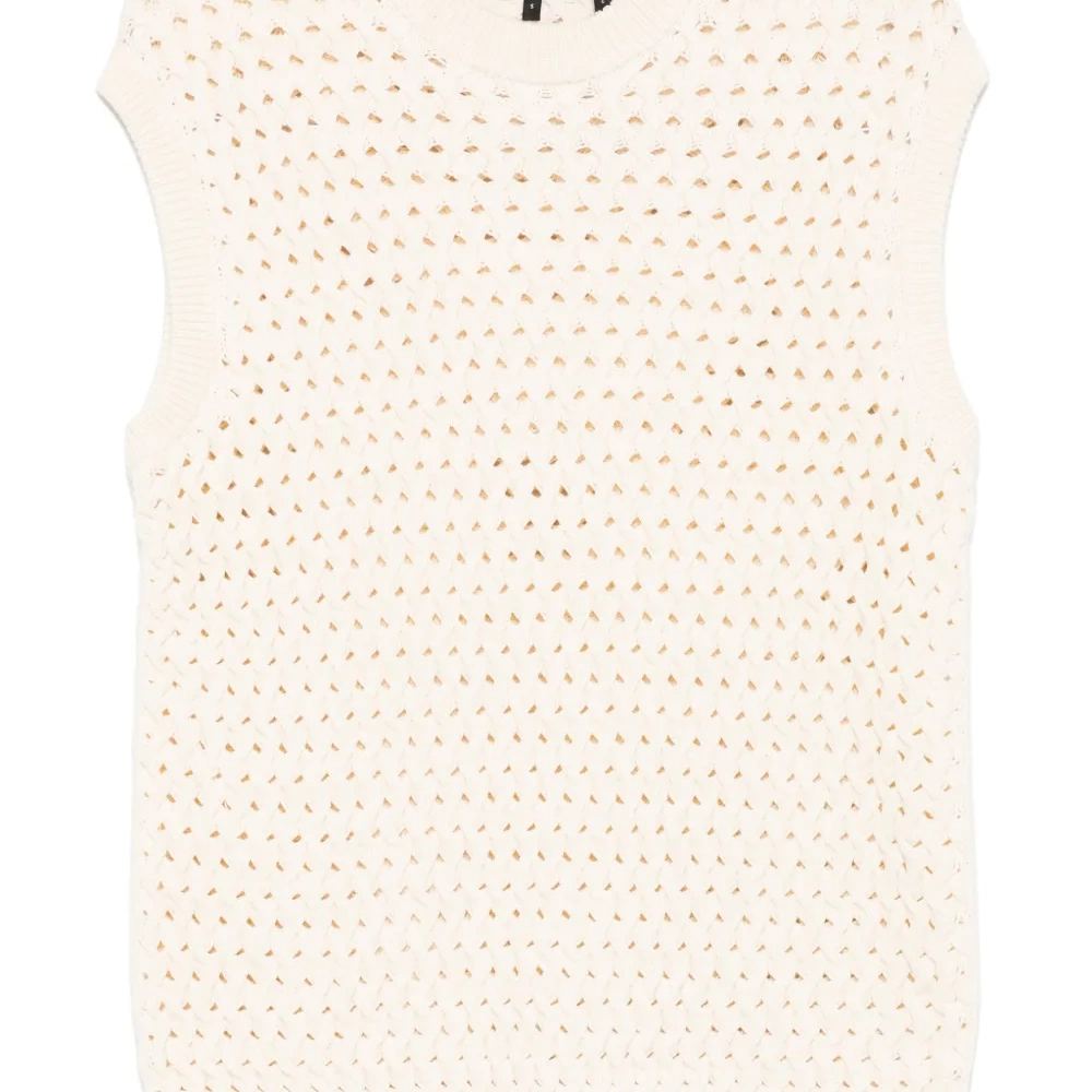 Жилет фактурной вязки