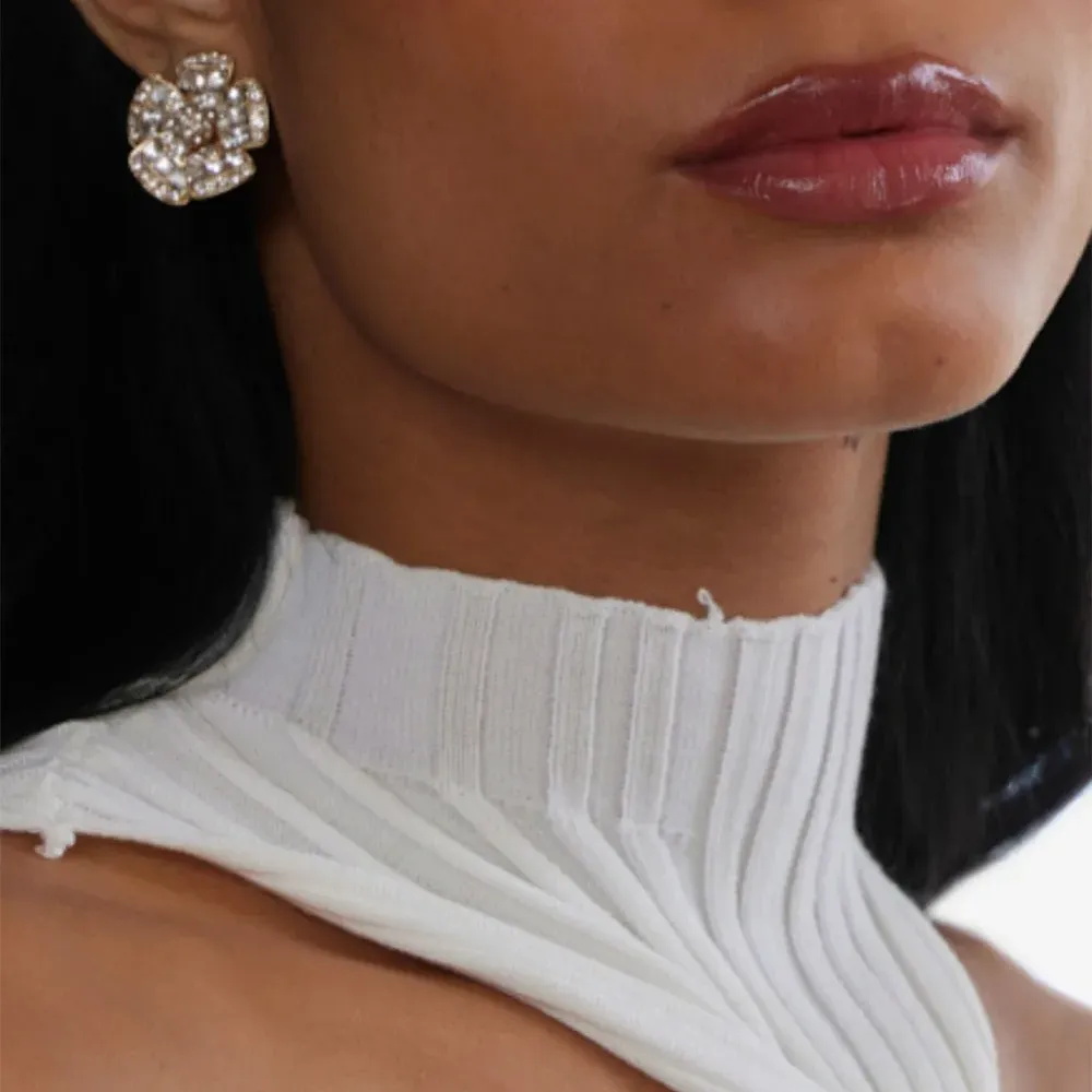 Серьги с цветочным декором Серьги с цветочным декором