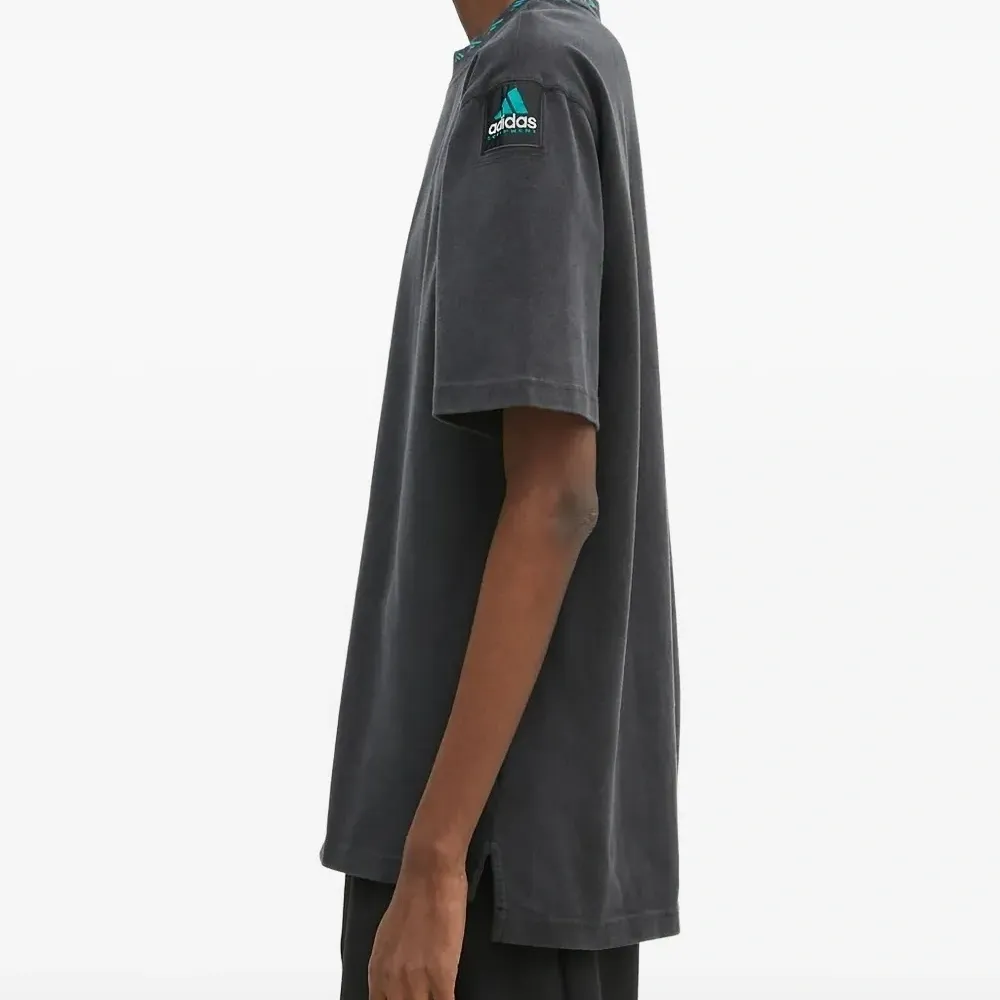 Футболка EQT с нашивкой-логотипом