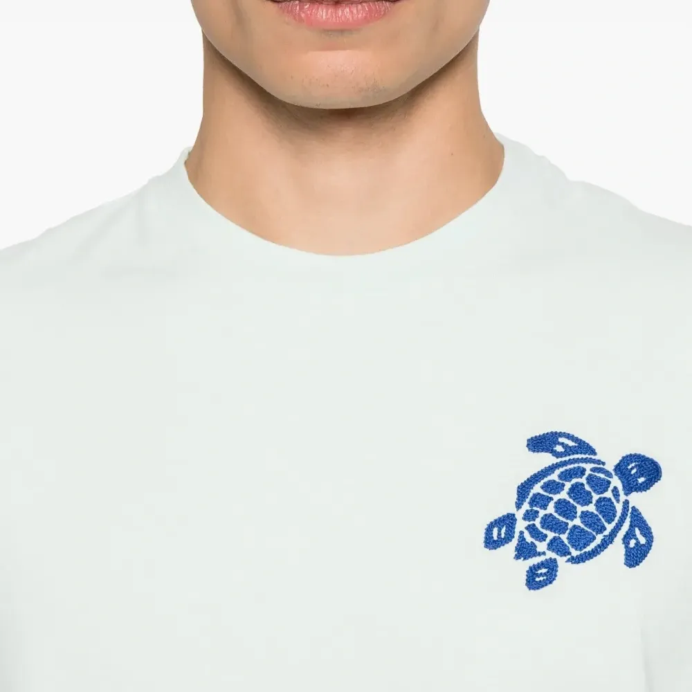 Футболка с вышитым логотипом