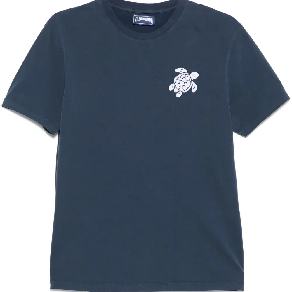 Футболка с вышитым логотипом