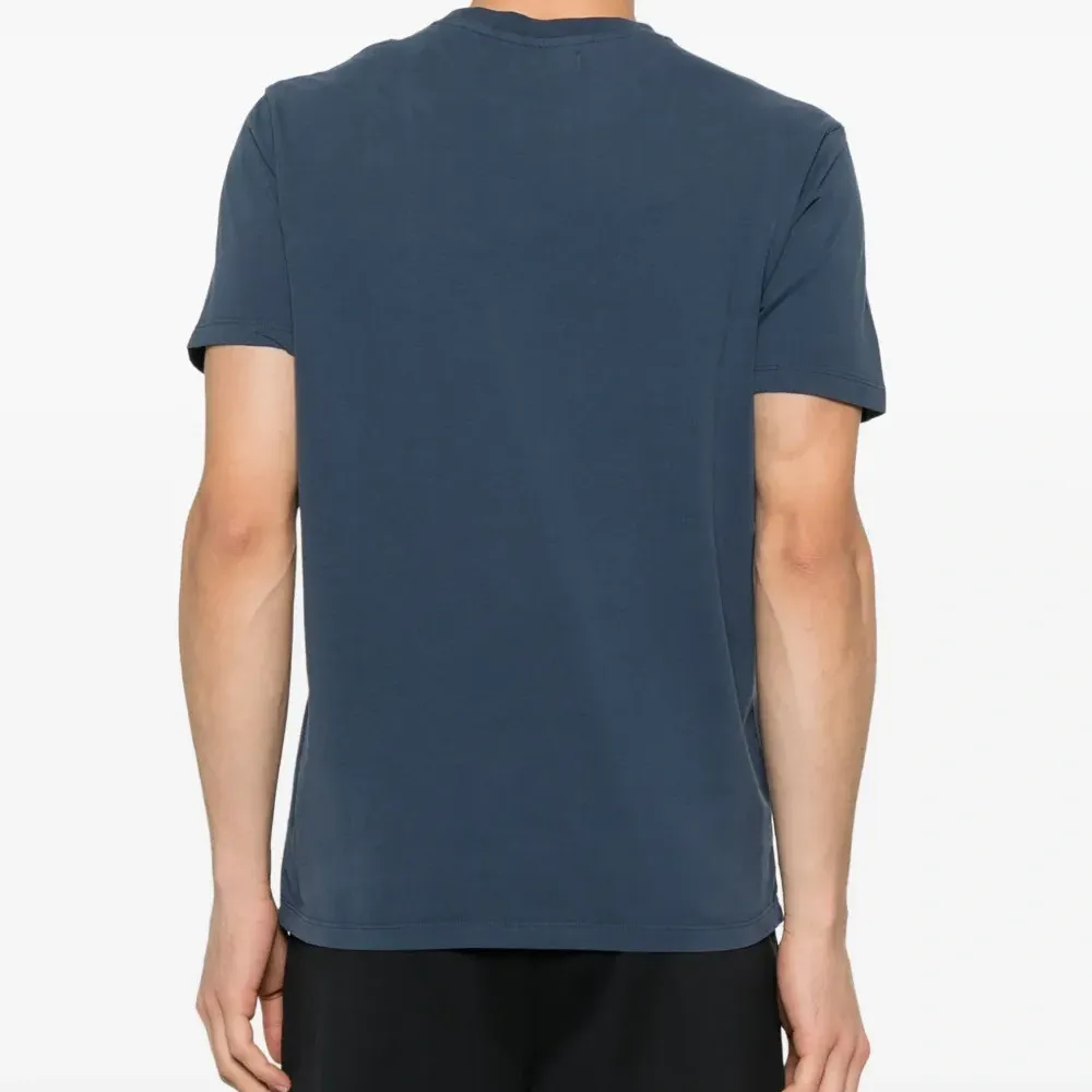 Футболка с вышитым логотипом