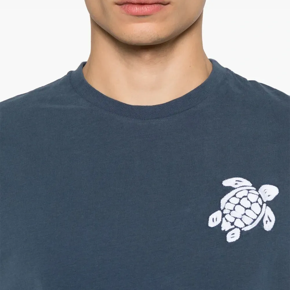 Футболка с вышитым логотипом