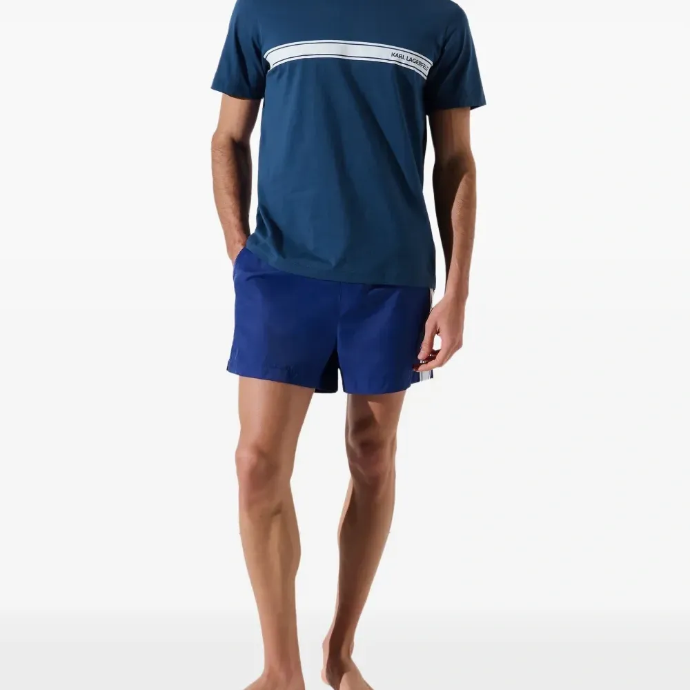 Футболка с логотипом