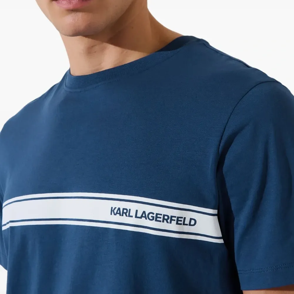 Футболка с логотипом