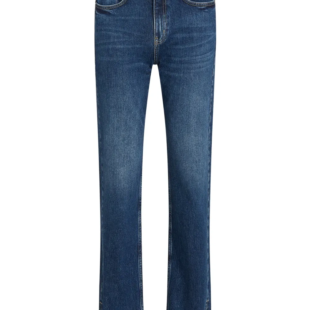 Прямые джинсы с завышенной талией