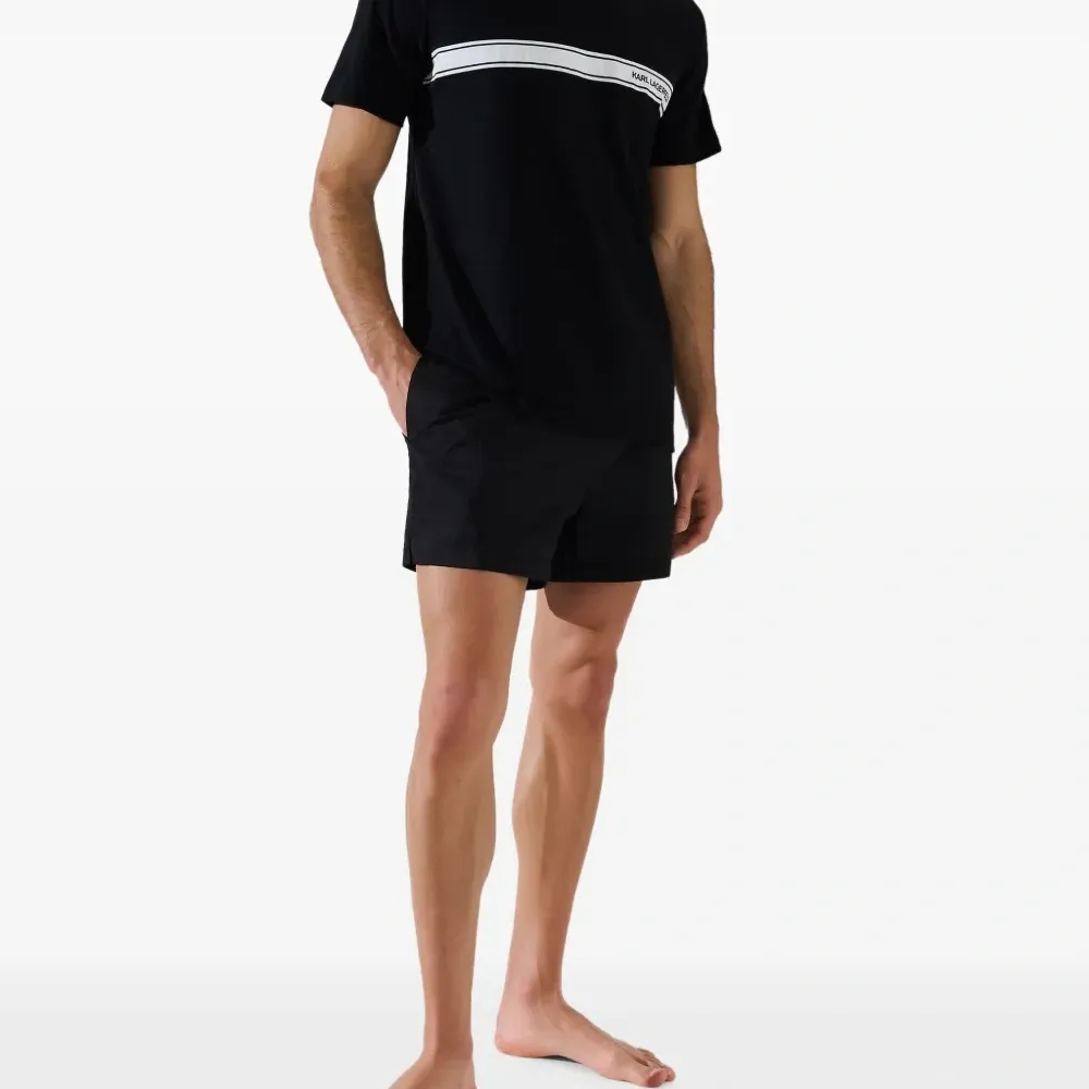 Футболка с логотипом