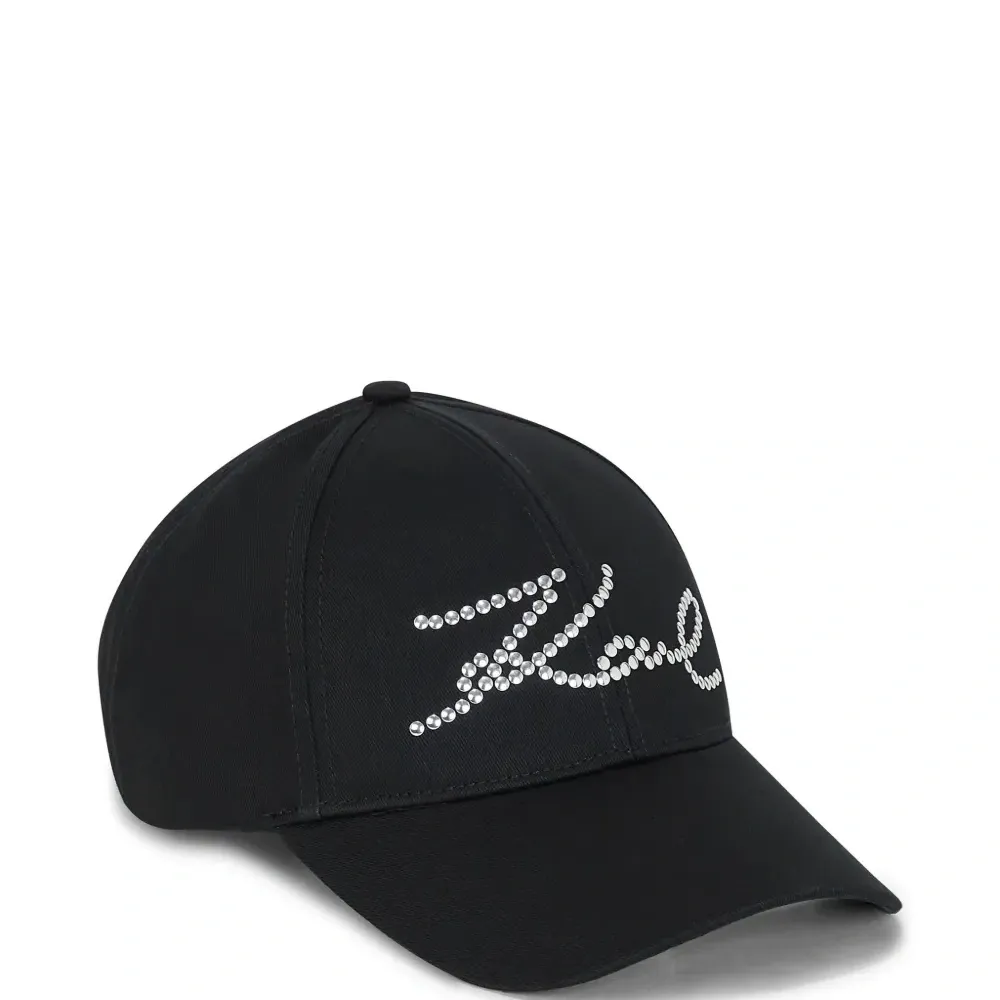 Кепка с заклепками