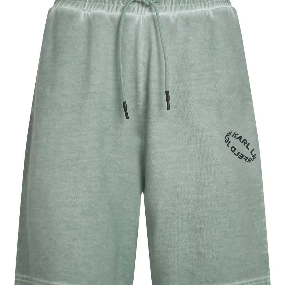 Спортивные шорты с логотипом