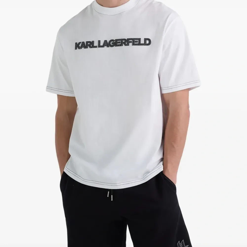 Футболка с контрастной строчкой Футболка с контрастной строчкой