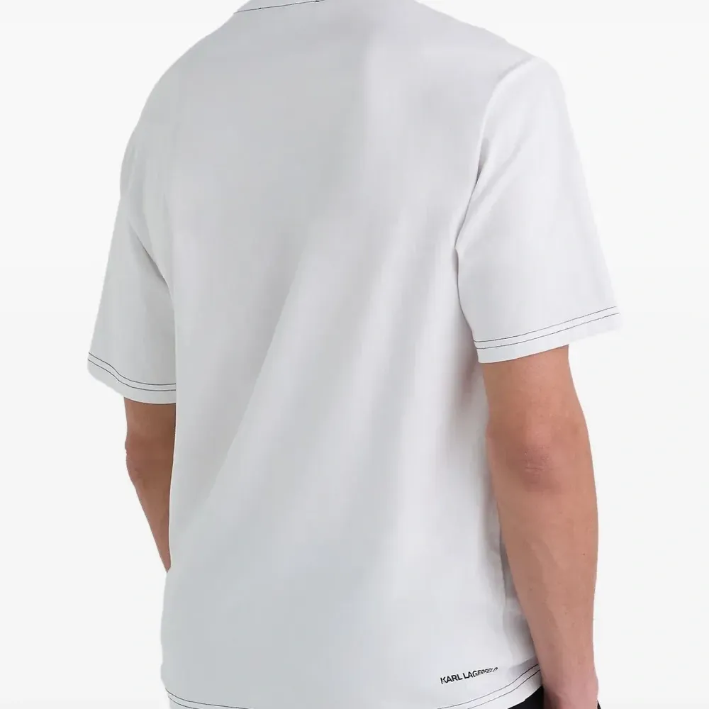 Футболка с контрастной строчкой Футболка с контрастной строчкой