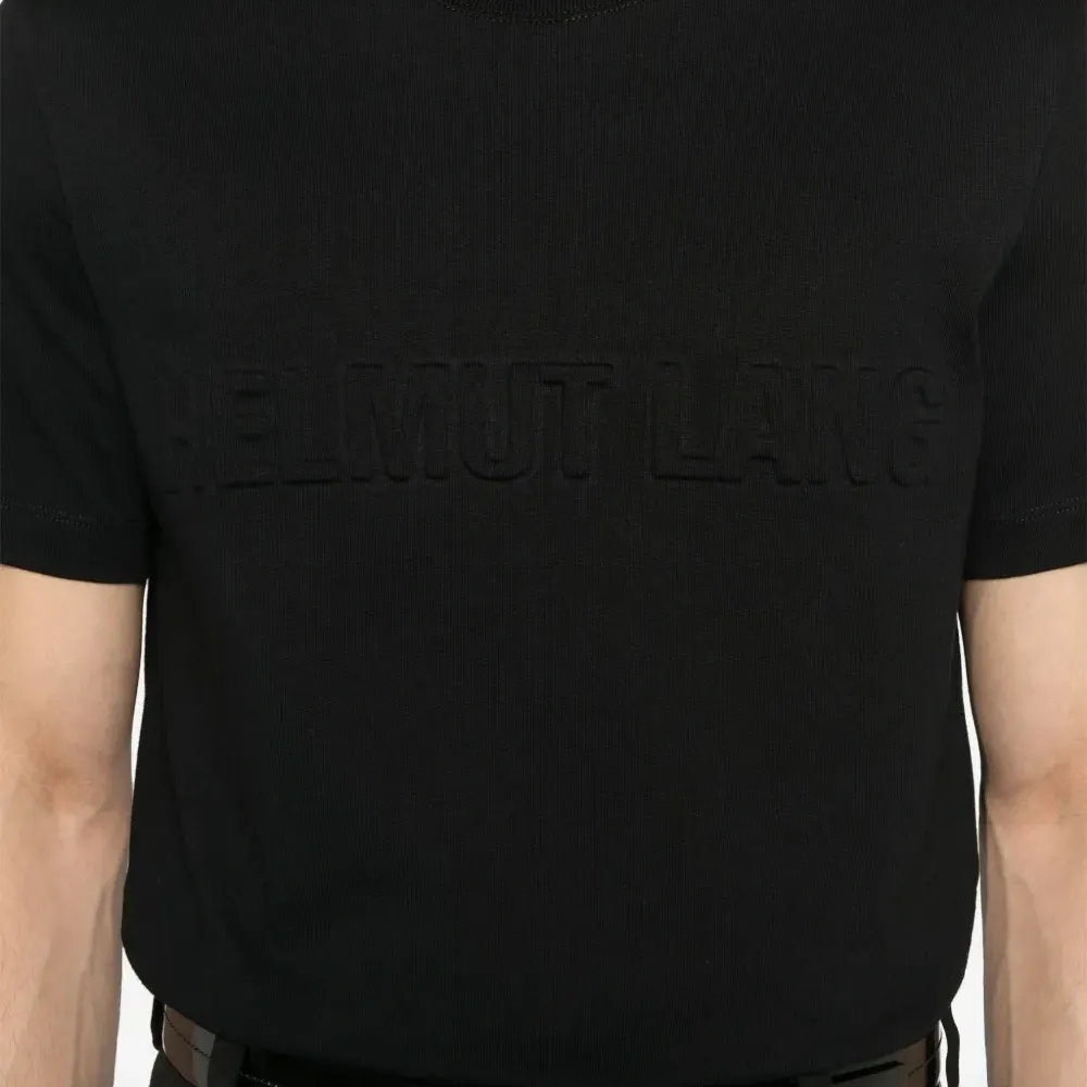 Футболка с тисненым логотипом