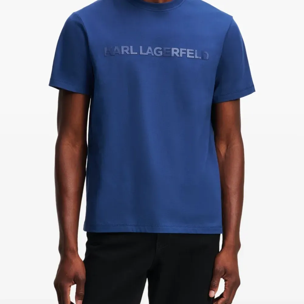 Футболка с логотипом