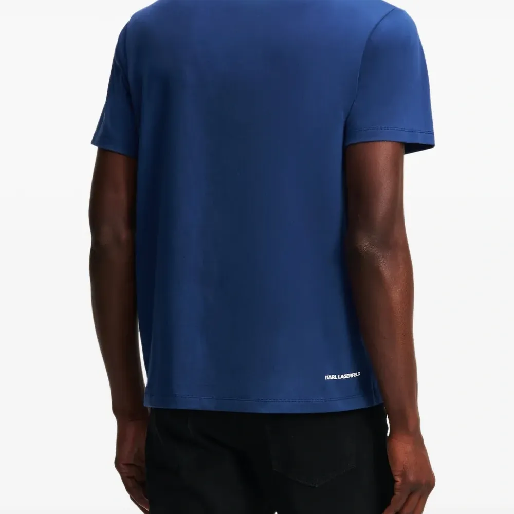 Футболка с логотипом