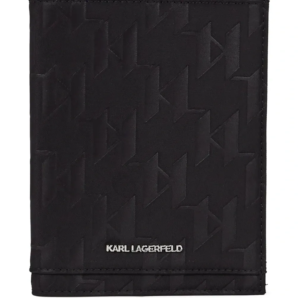 Картхолдер с монограммой