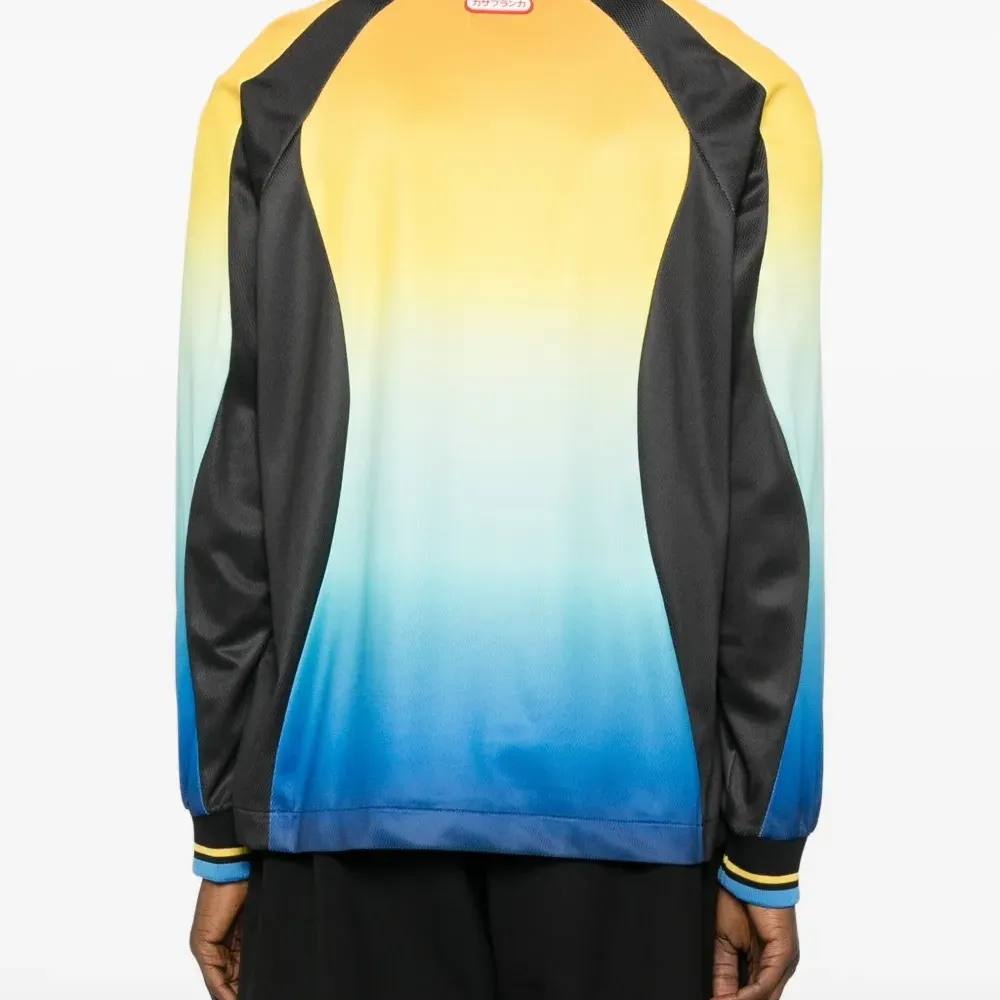 Футболка с градиентным эффектом