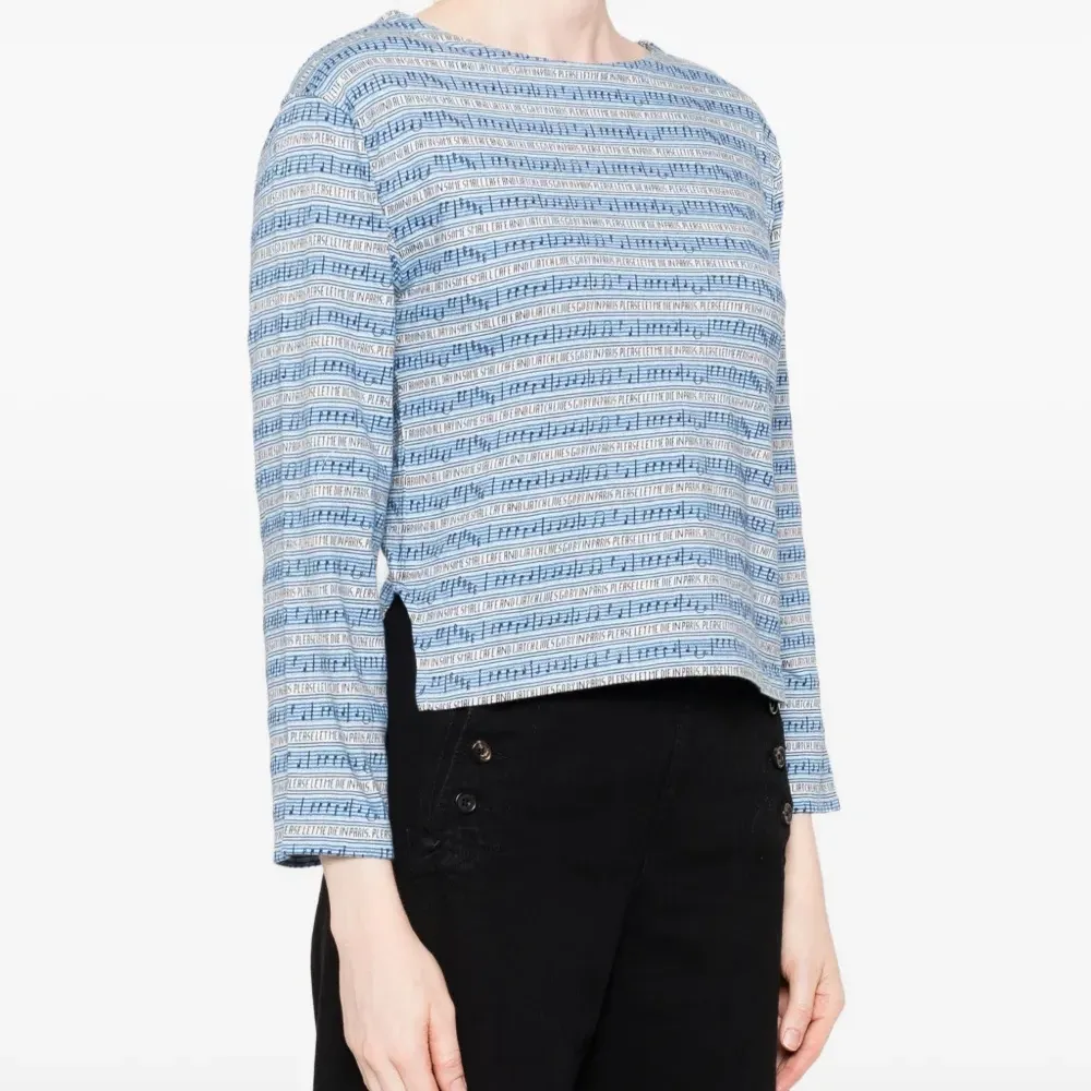 Блузка с вырезом "лодочка"