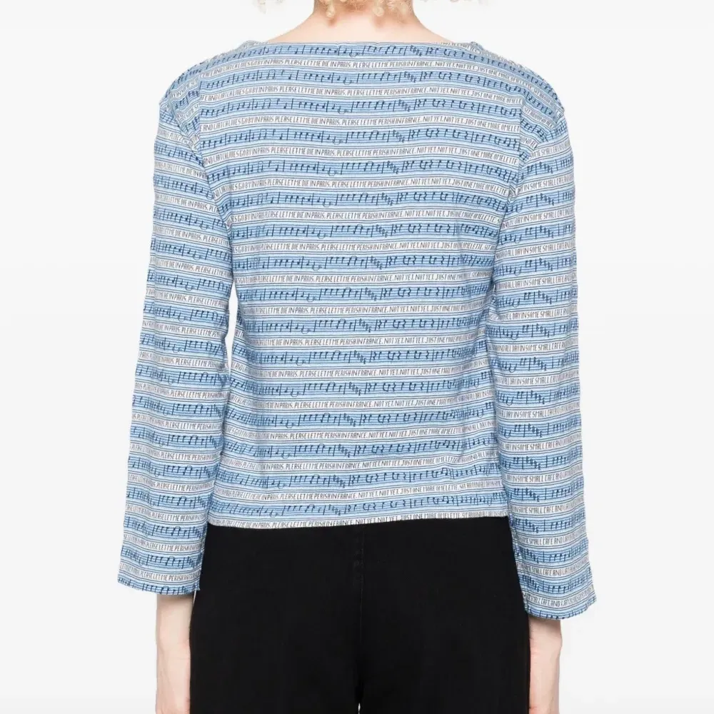 Блузка с вырезом "лодочка"