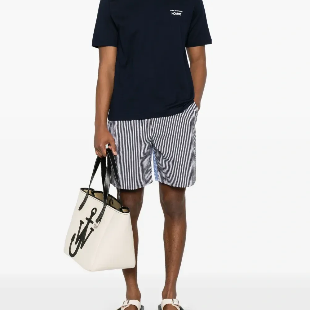 Футболка с логотипом Футболка с логотипом