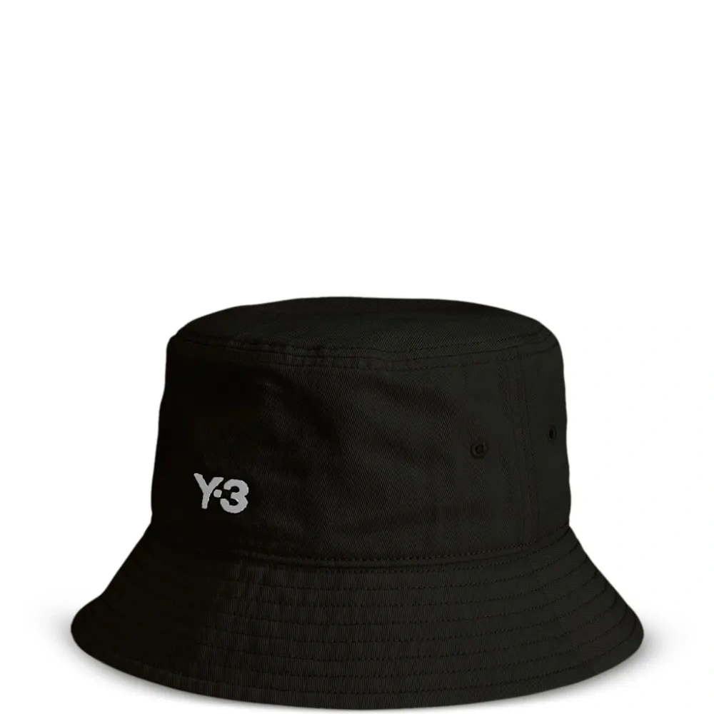 Шапка с вышитым логотипом