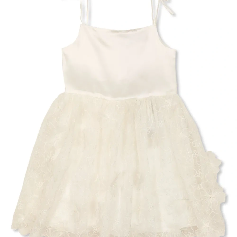 Платье с цветочной вышивкой