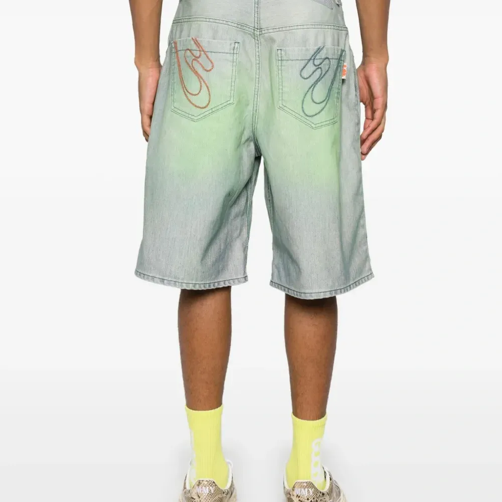 Джинсовые шорты