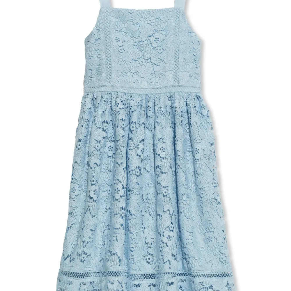 Платье с вышивкой