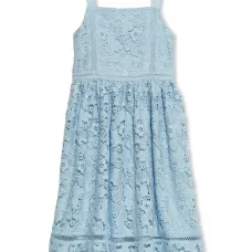 Платье с вышивкой