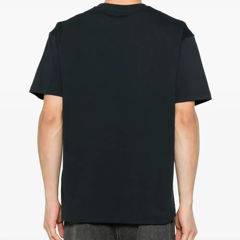 Футболка с логотипом