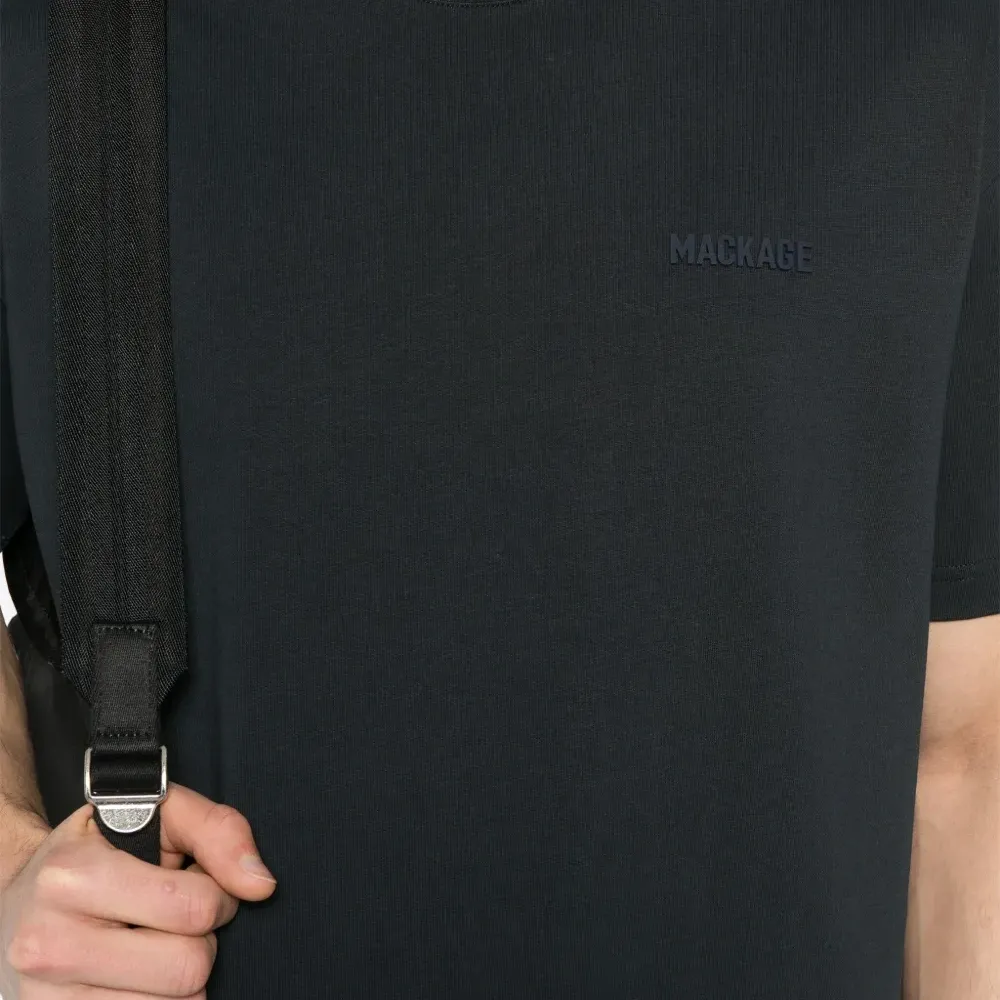 Футболка с логотипом