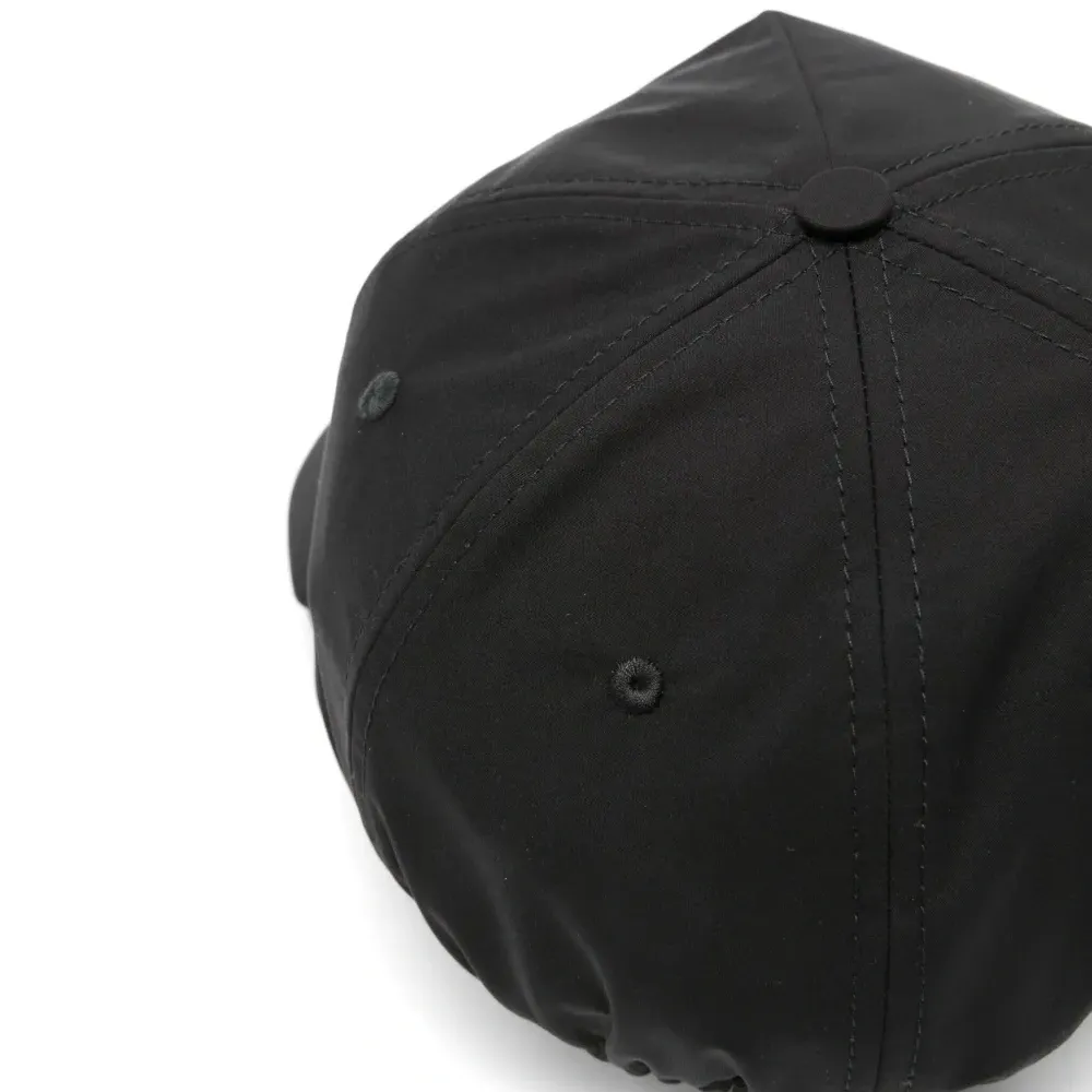 бейсболка с нашивкой-логотипом