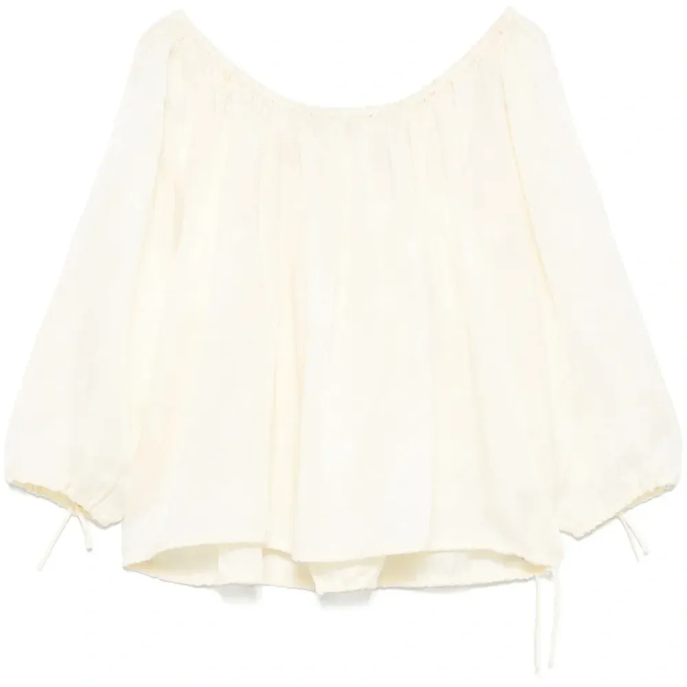 Блузка с открытыми плечами