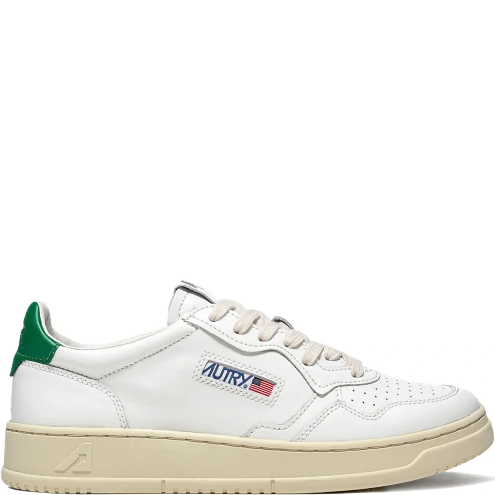 Кроссовки с нашивкой-логотипом