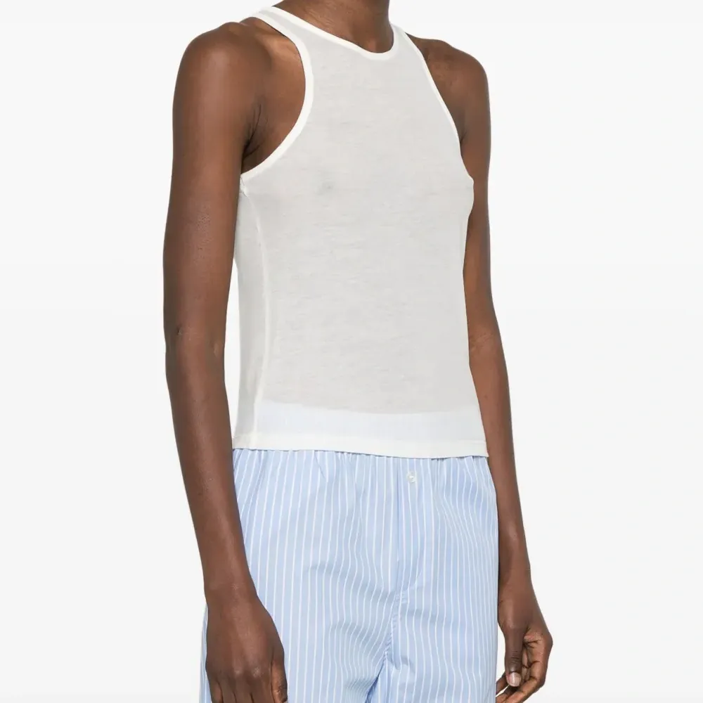 Топ без рукавов