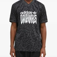 Футболка с абстрактным принтом