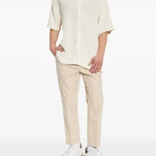 Зауженные брюки со складками