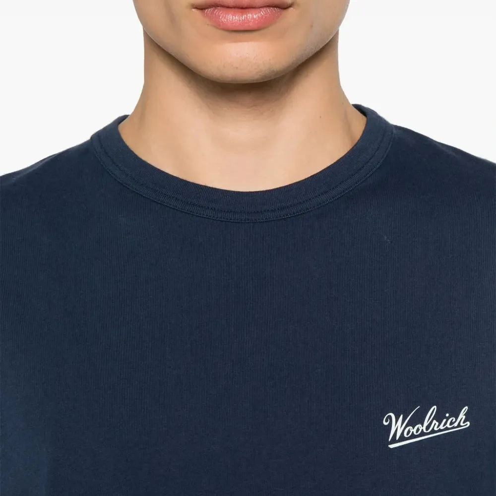 Футболка с логотипом