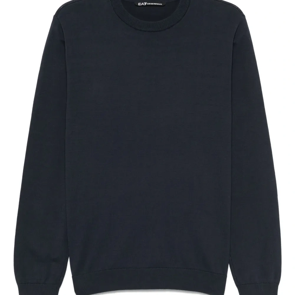 Свитер с круглым вырезом