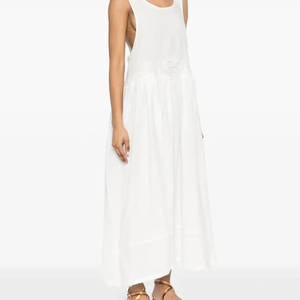 Платье миди с кружевом