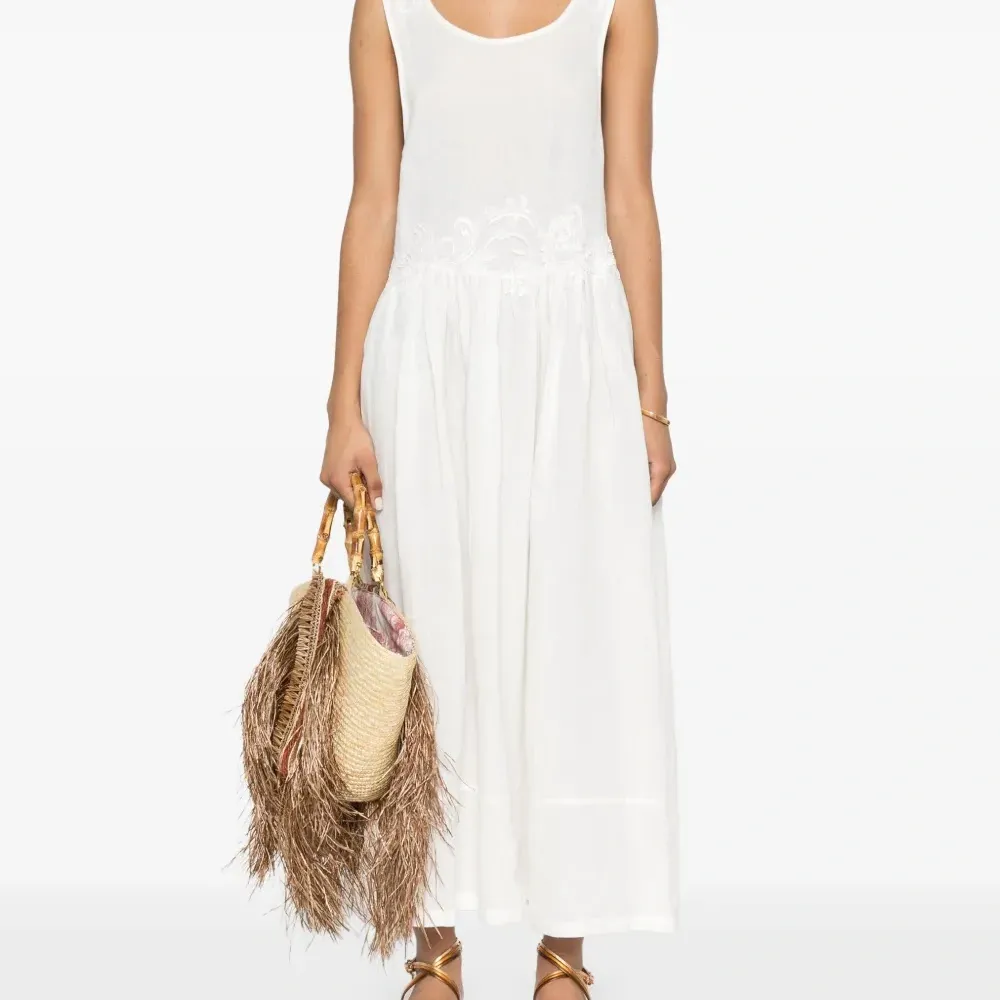 Платье миди с кружевом