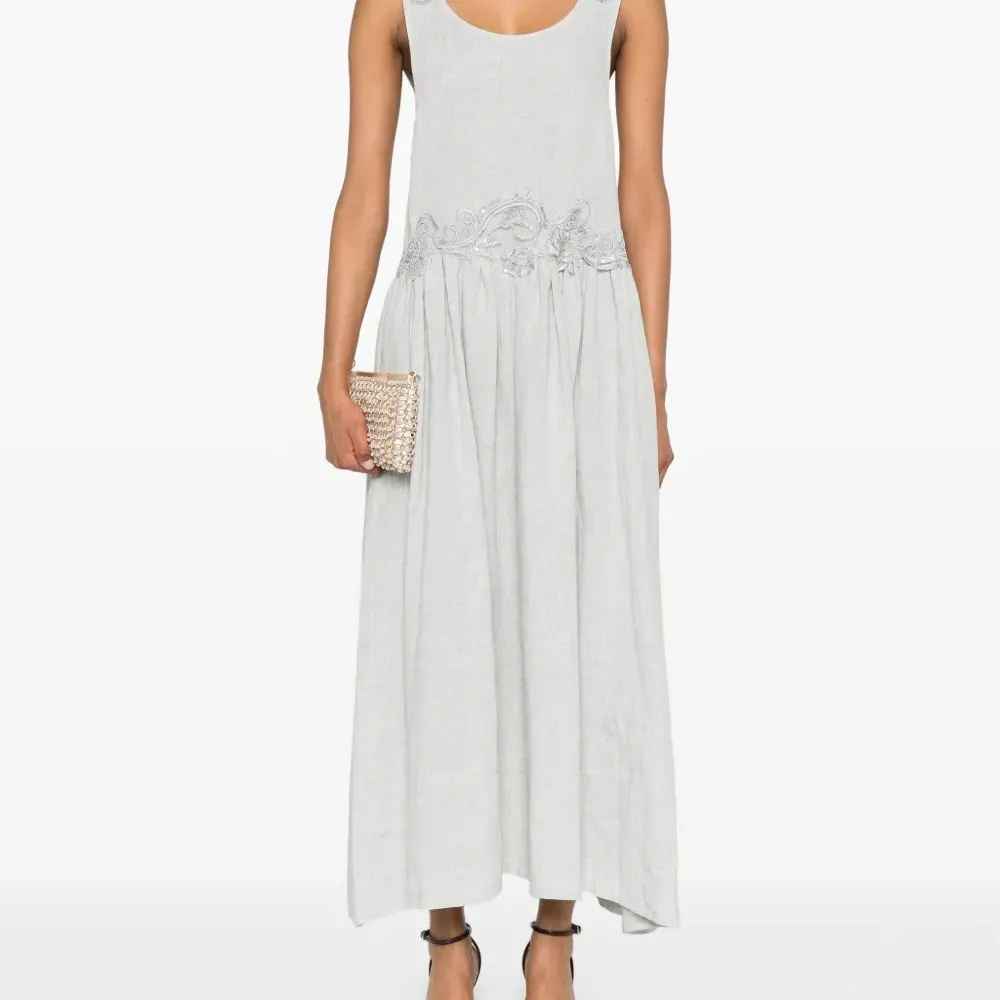 Платье миди с кружевом