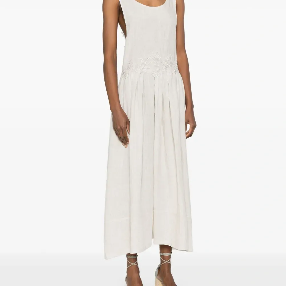 Платье миди с кружевом