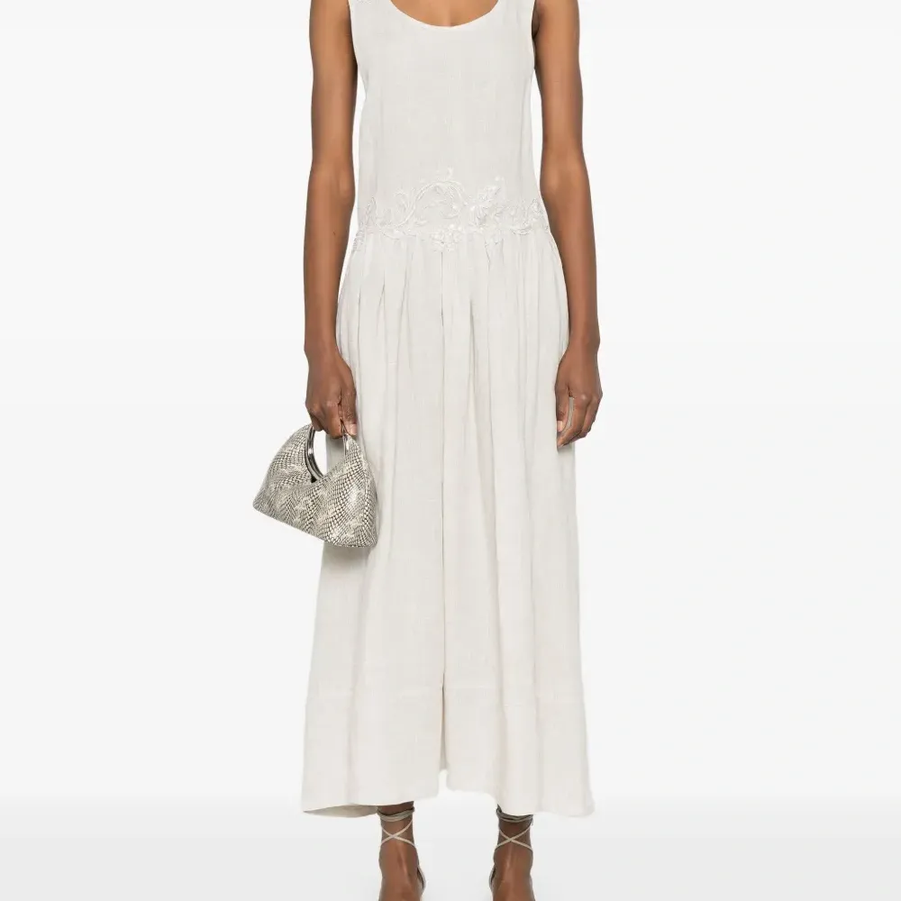 Платье миди с кружевом