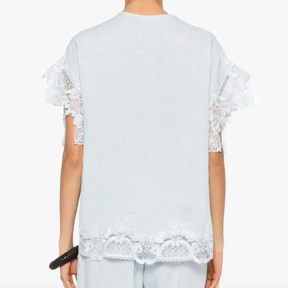 Блузка с кружевной отделкой