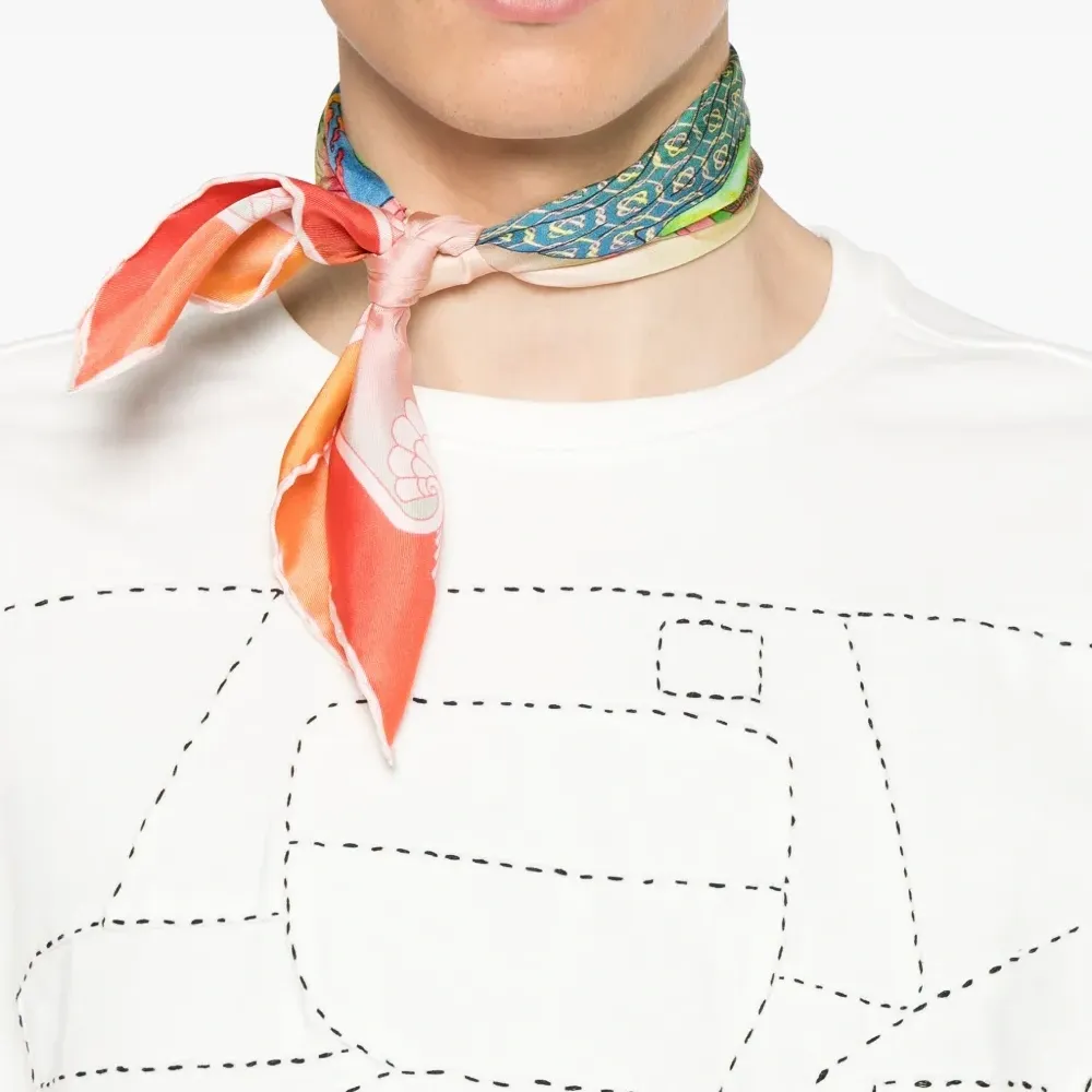 Толстовка с вышивкой