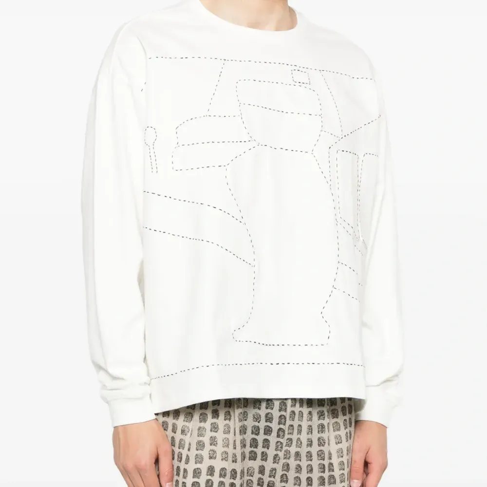 Толстовка с вышивкой