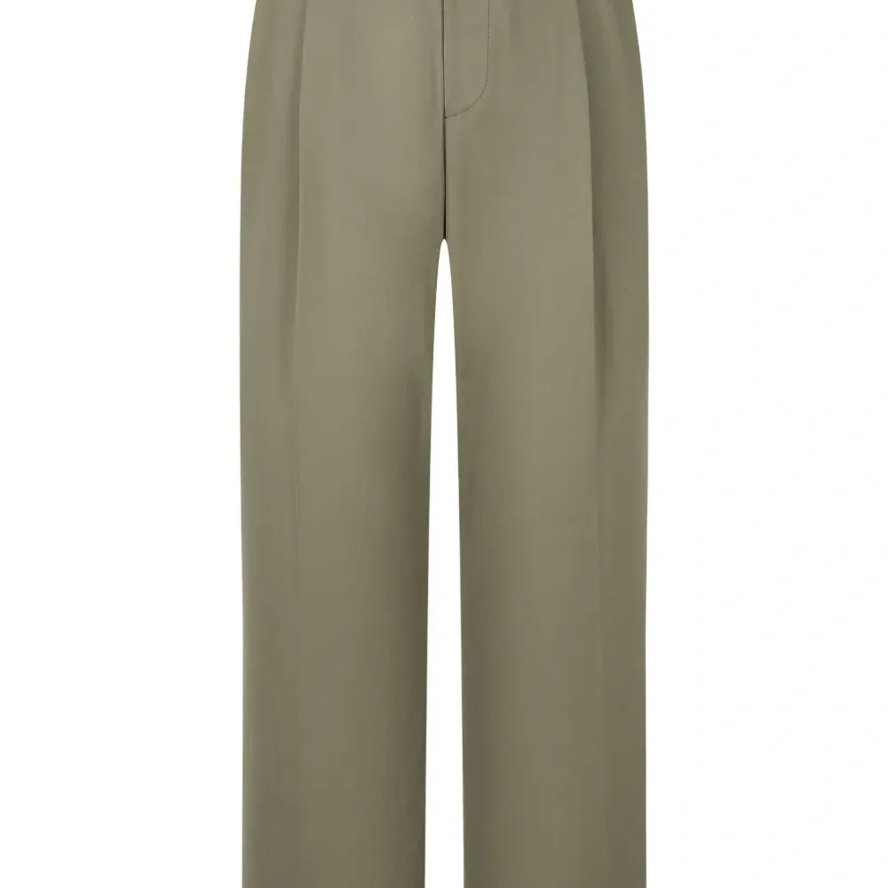 Брюки с защипами