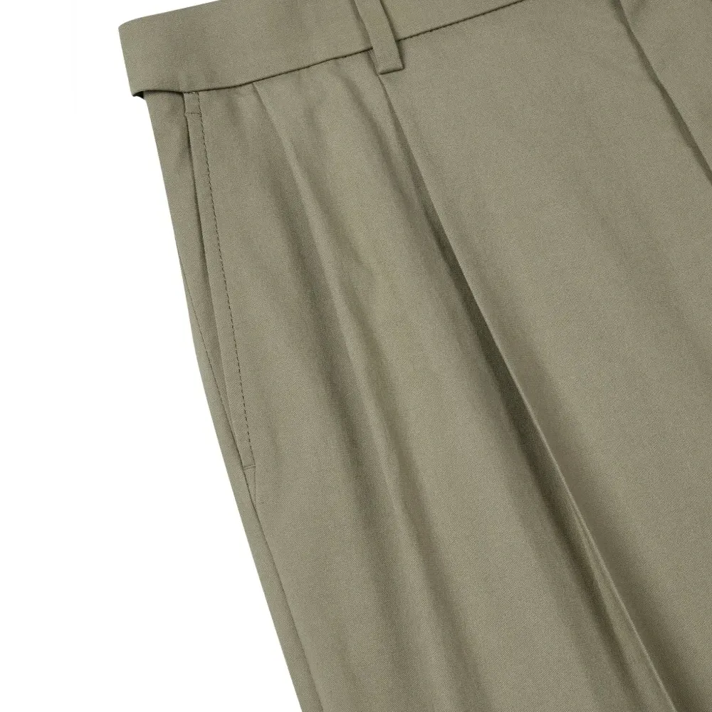 Брюки с защипами