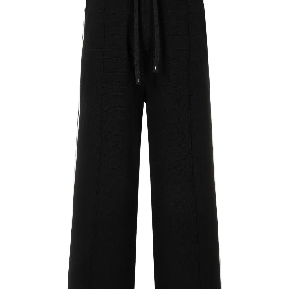 Спортивные брюки с лампасами