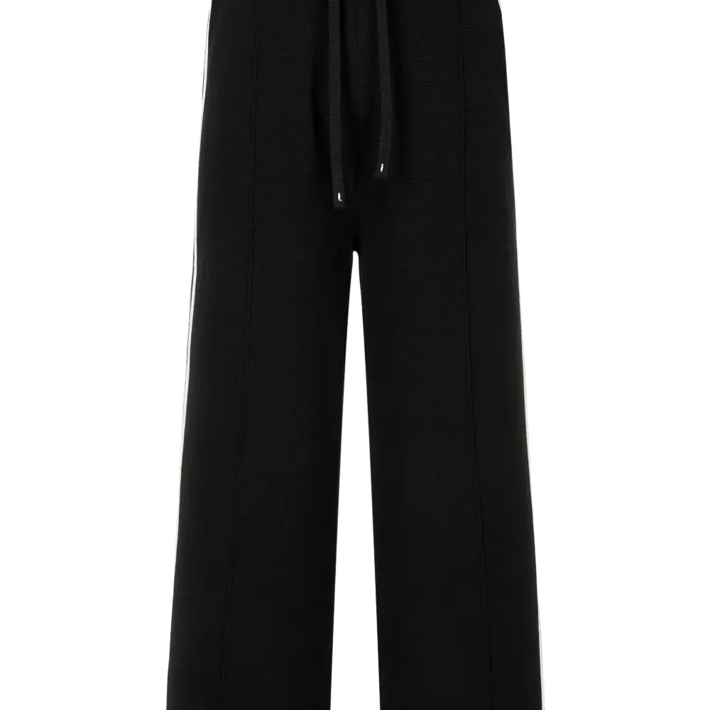 Спортивные брюки с лампасами